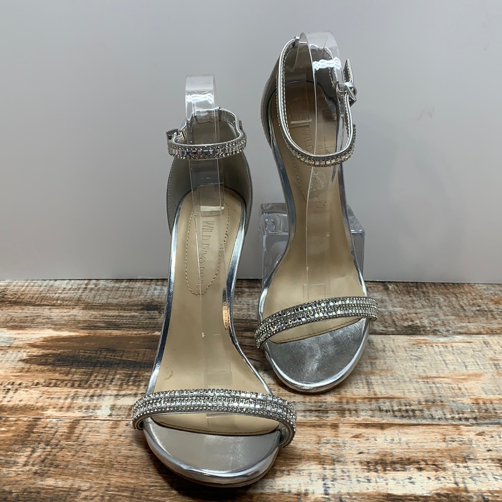 Wild Diva lounge Sz8 Silver strappy heels w/Bling